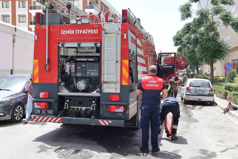 İzmir'deki meşhur AVM'de korkutan yangın! Panikle kaçtılar