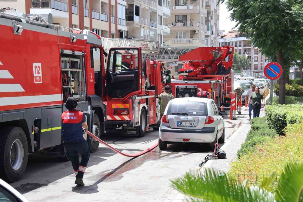 İzmir'deki meşhur AVM'de korkutan yangın! Panikle kaçtılar