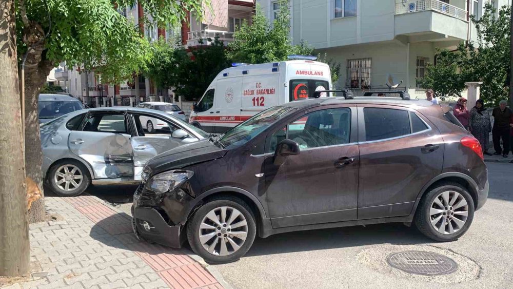 Karaman’da cip ile otomobil çarpıştı: 2 yaralı