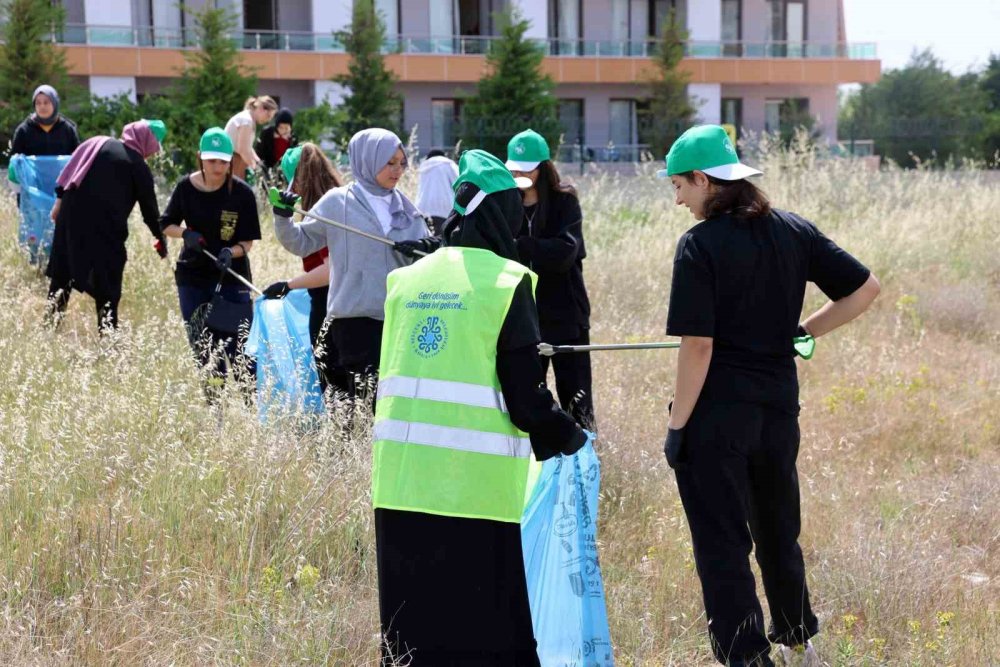 Konya sokaklarında temizlik etkinliği