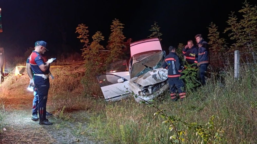 Sakarya’da otomobil taklalar atarak hurdaya döndü! 24 yaşındaki genç öldü