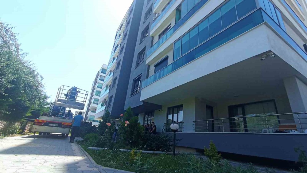 Konya'da vincin zinciri koptu! İşçi yaralandı