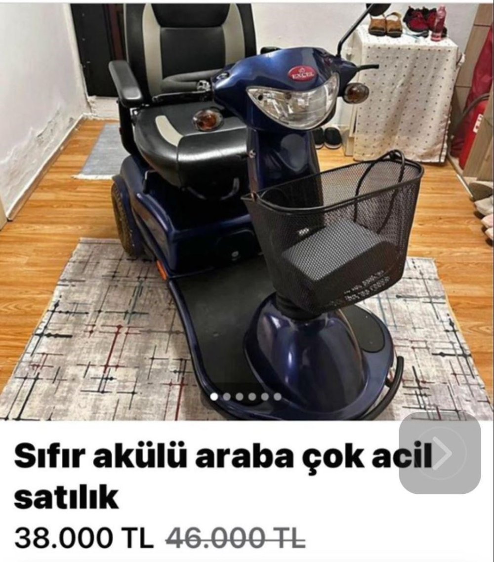 Bağışladığı akülü sandalyeyi internette satıldığını görünce şok oldu