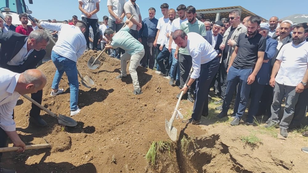 AK Parti Aydınlar Belde Başkanı Tacettin Karamercan trafik kazasında hayatını kaybetti