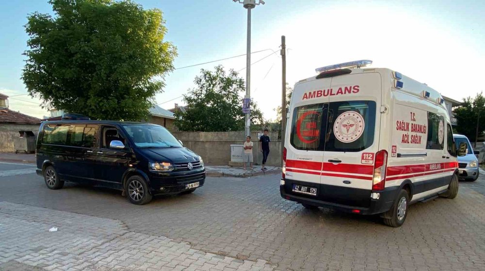 Konya'da kaza... Otomobille çarpışan motosikletten atlayarak kurtuldu