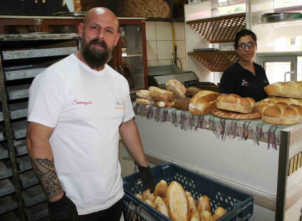 Kendi poşetini getirene ekmek 1 TL indirimli