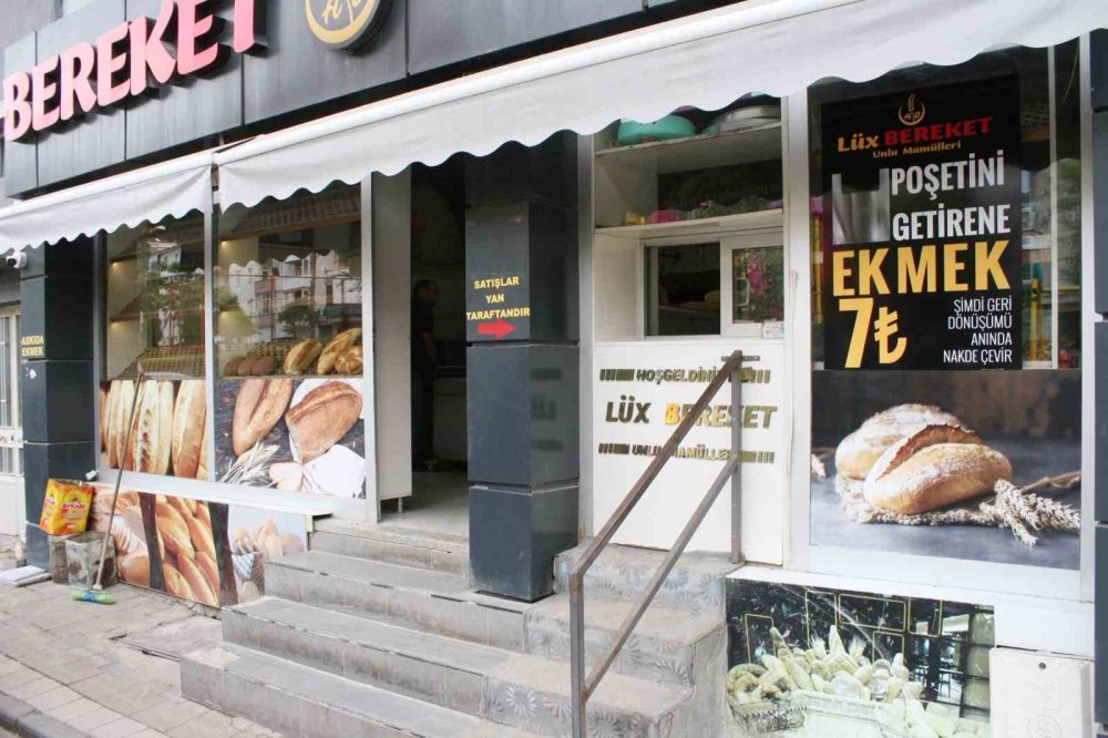 Kendi poşetini getirene ekmek 1 TL indirimli