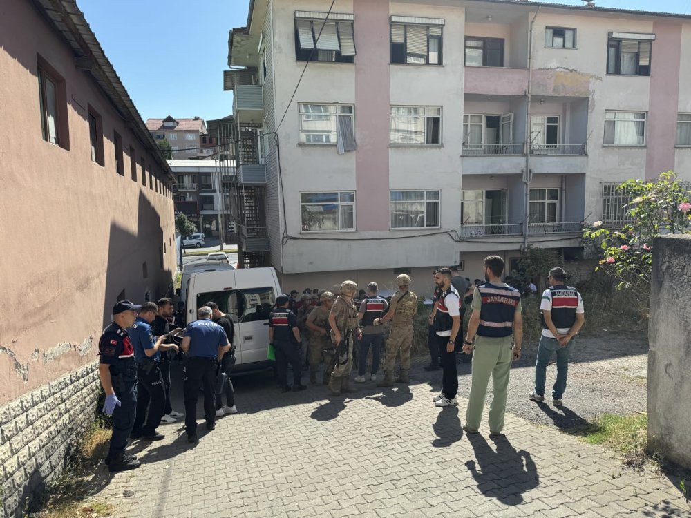 Sakarya'da göçmen kaçakçılarına operasyon; 21 gözaltı