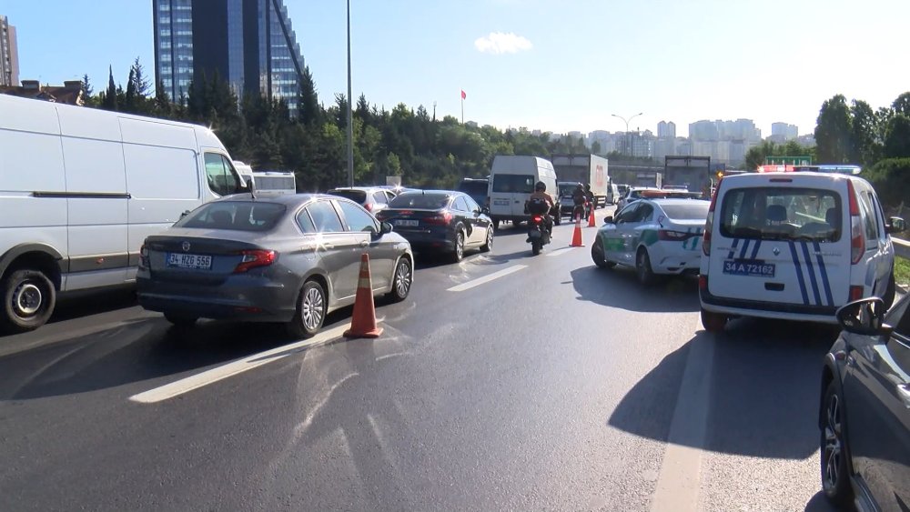 TEM Otoyolu'nda TIR dehşeti... 10 aracın karıştığı zincirleme kazada 5 yaralı var