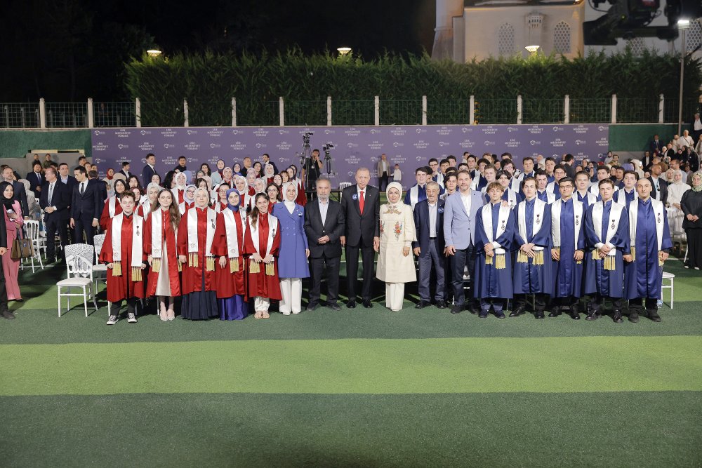 Cumhurbaşkanı Erdoğan, NUN Okullarında mezuniyet törenine katıldı