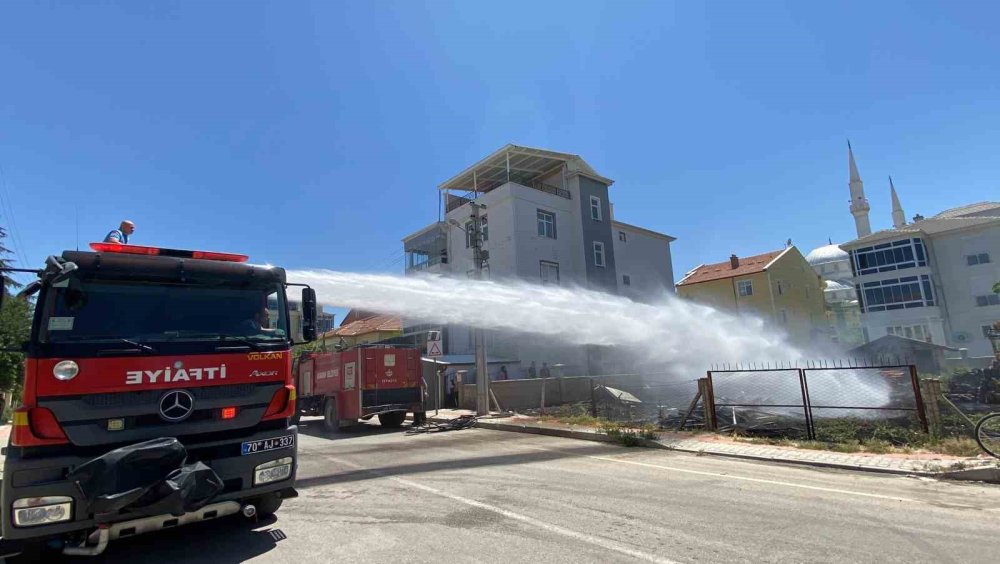 Patlayan boya tüpünün çıkardığı yangın kamerada