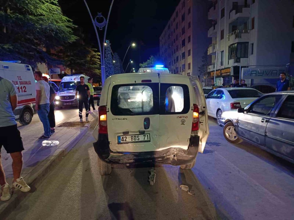 Konya'da otomobil ticari araca çarptı: 5 yaralı