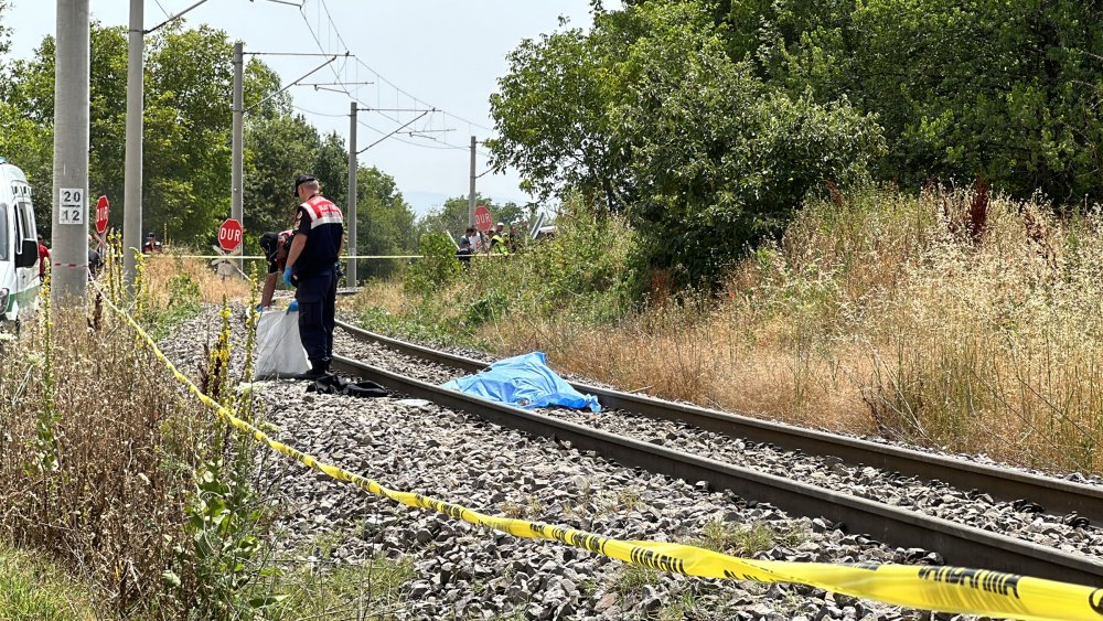 Kütahya’da yolcu treni çapa motoruna çarptı: 1 ölü