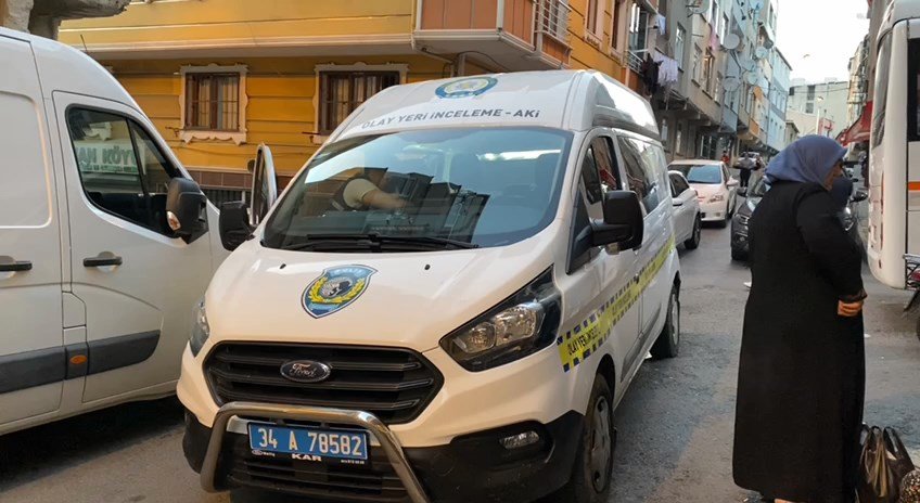 Kapısına dayanan damadını öldürdü