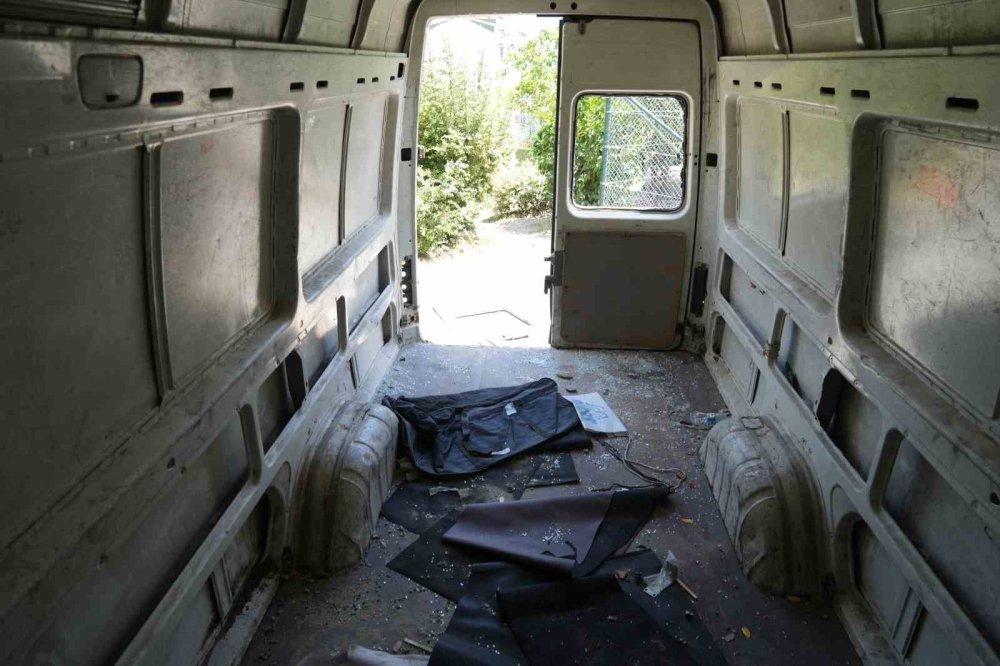 Terk edilmiş araçlar mahallelinin korkulu rüyası oldu