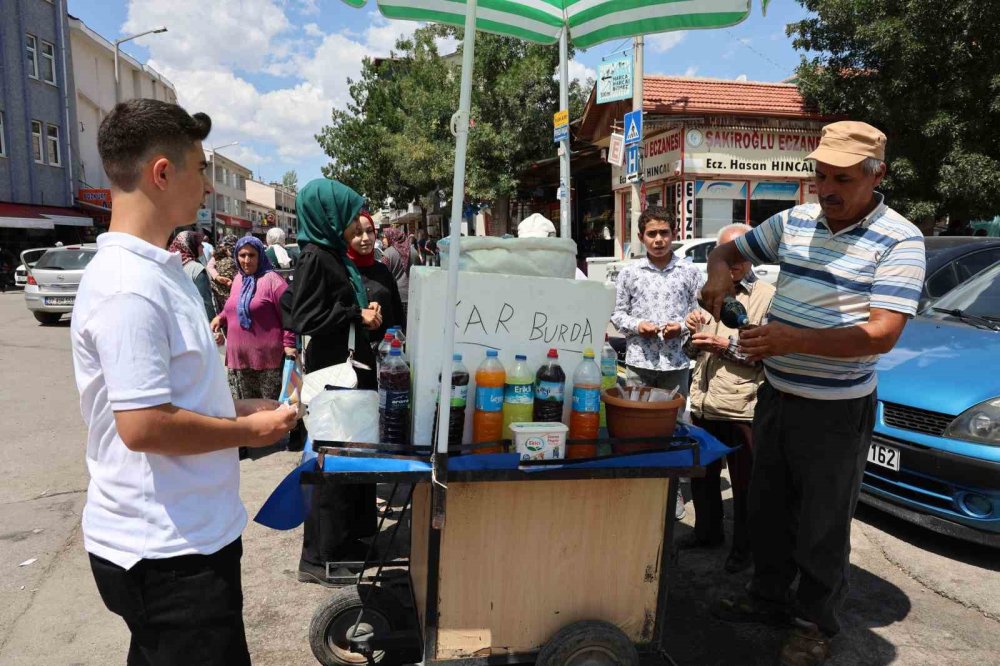 Konya'ya dağlardan kar getiriyorlar! Vatandaşlar akın etti