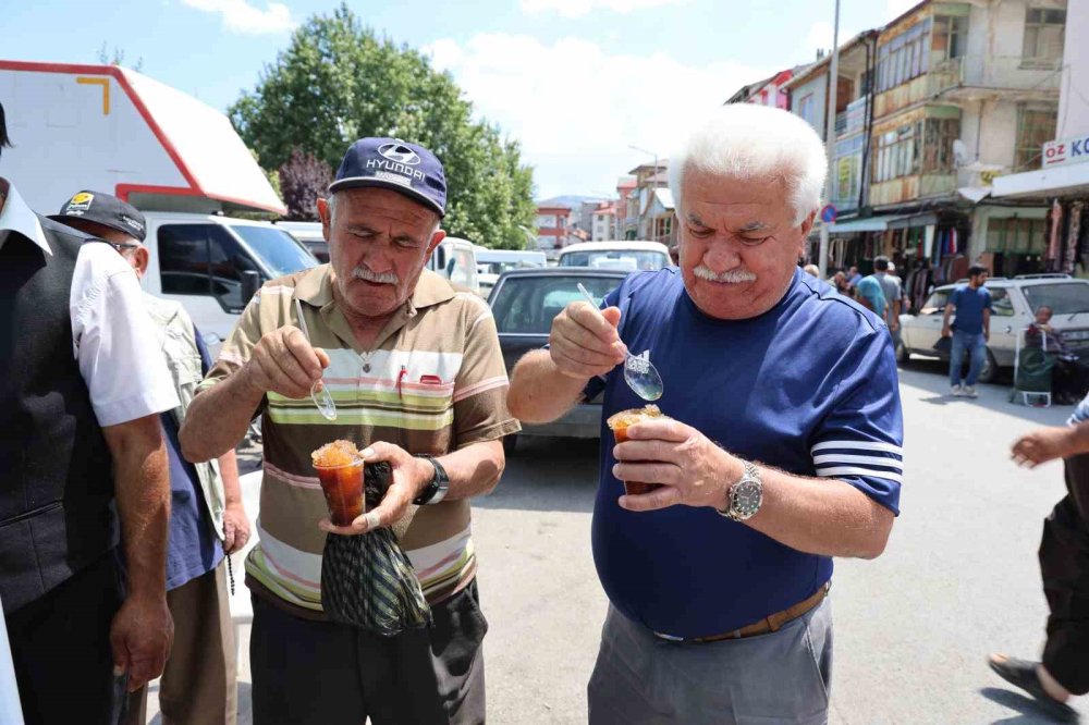 Konya'ya dağlardan kar getiriyorlar! Vatandaşlar akın etti