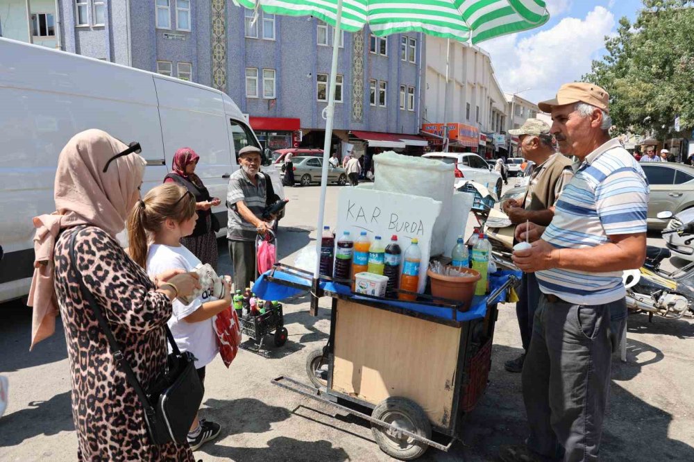 Konya'ya dağlardan kar getiriyorlar! Vatandaşlar akın etti