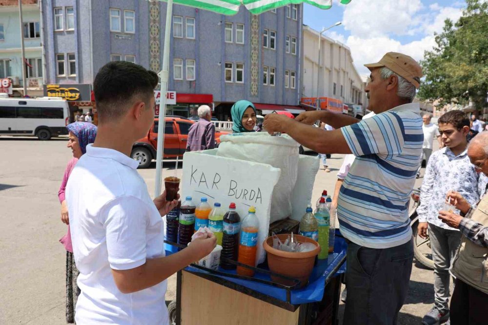 Konya'ya dağlardan kar getiriyorlar! Vatandaşlar akın etti