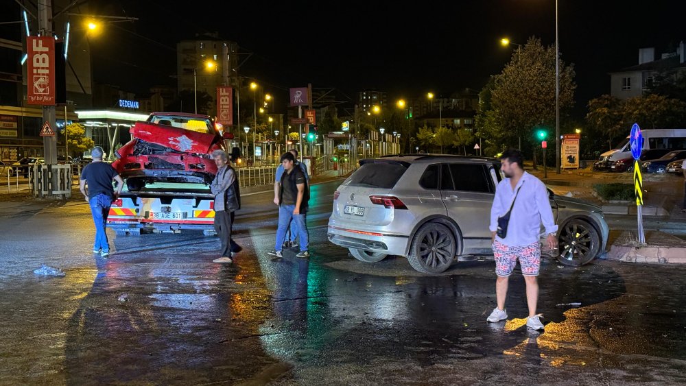 Kayseri’de cip ile otomobil çarpıştı: 4 yaralı