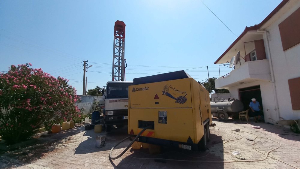 Arıza yapan sondaj makinesinin tamiri sırasında patlama ayağı koptu, 2 kişi de hafif yaralandı