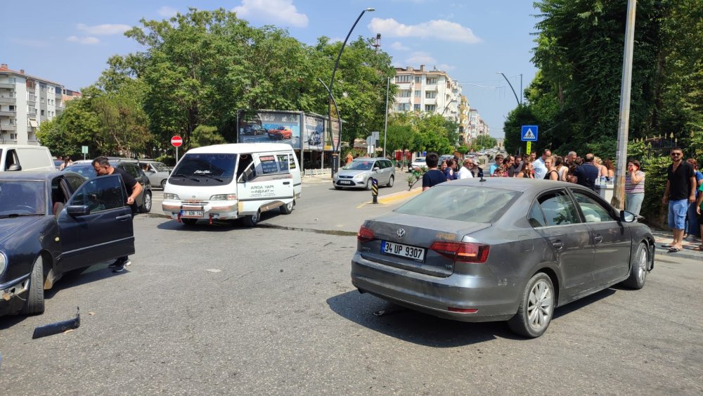 Edirne’de iki otomobil çarpıştı: 5 yaralı