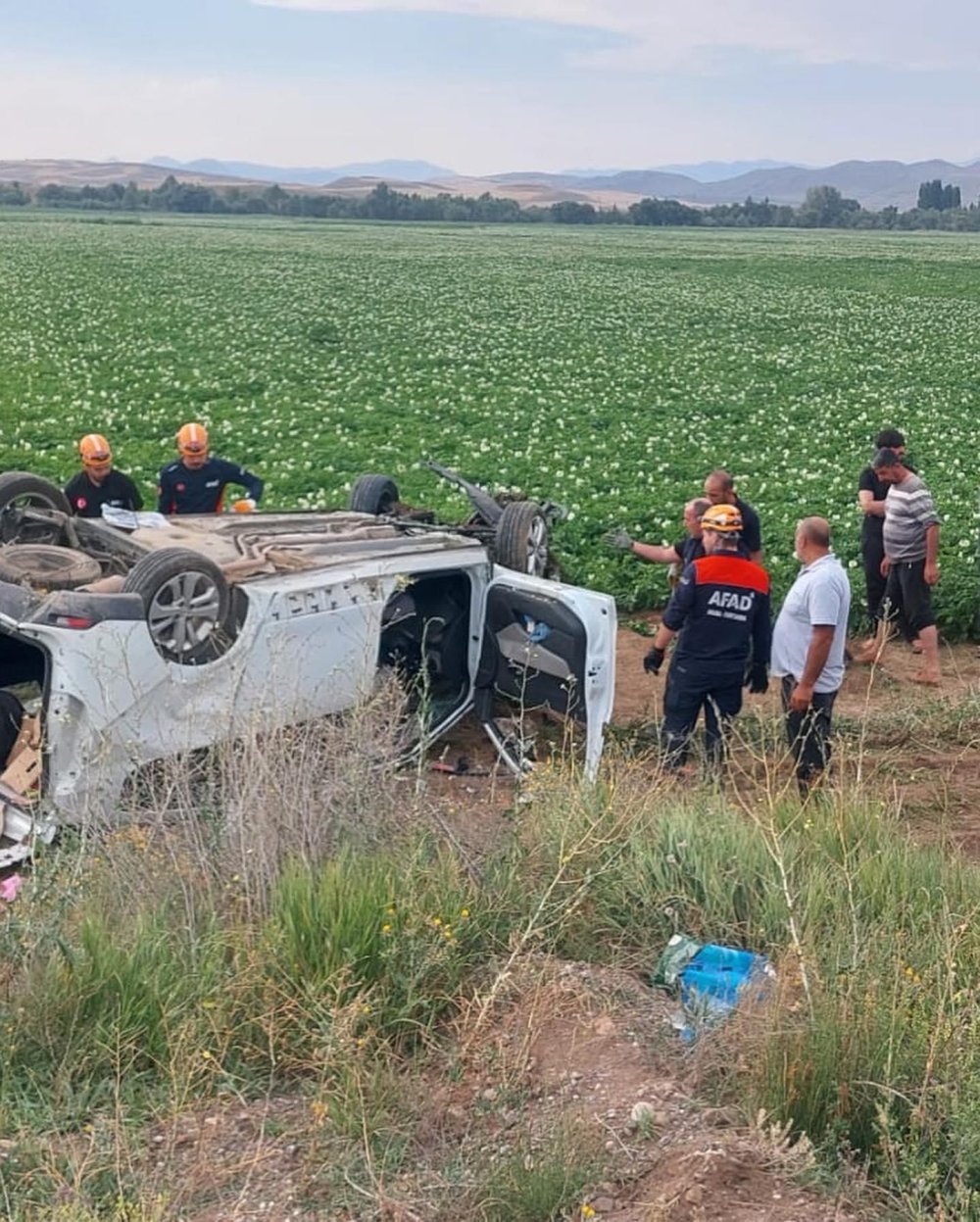 Sivas’ta hafif ticari araç devrildi: 1 ölü, 2 yaralı