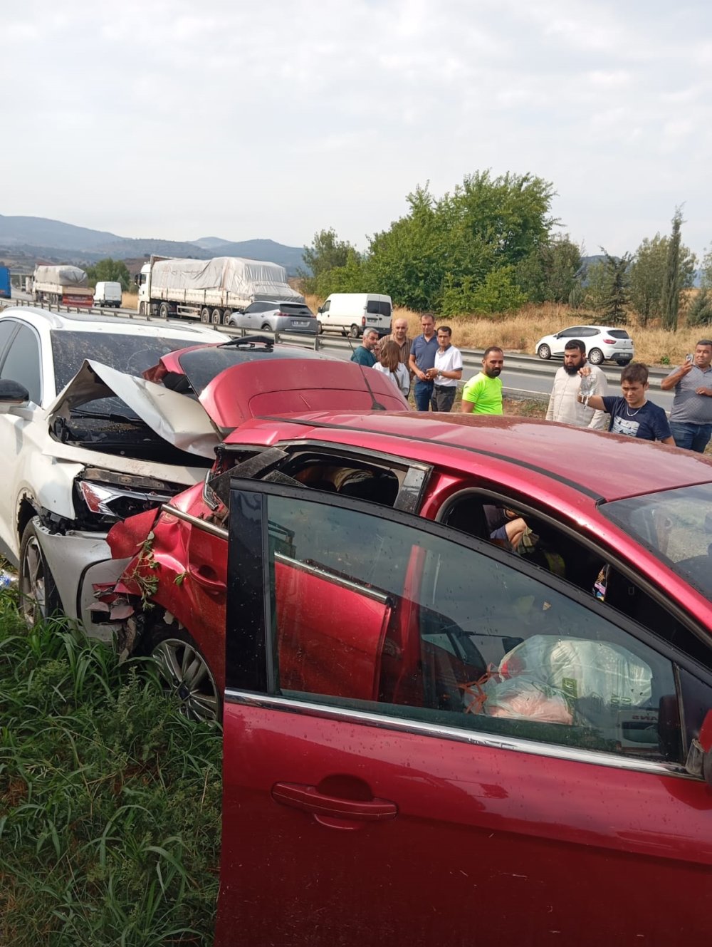 Otoyolda trafik kazası: 1 ölü, 5 yaralı