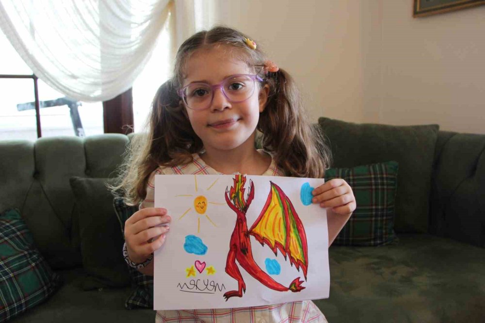 6 yaşındaki Meryem, ressamlara taş çıkartıyor