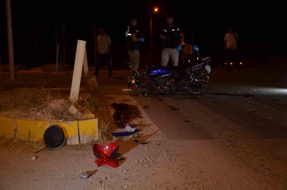 Konya’da kamyonet ile motosiklet çarpıştı: 2 genç ağır yaralı