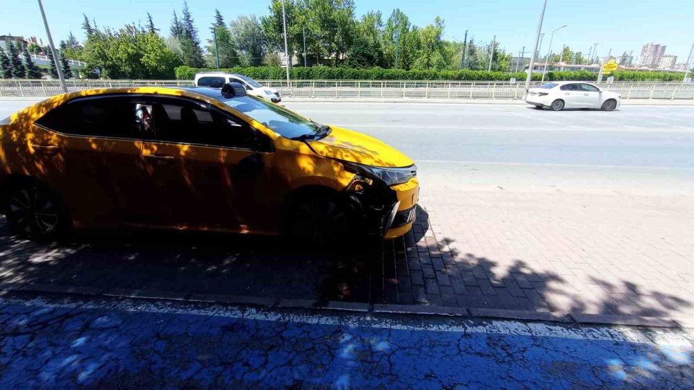 Konya'da yaya üst geçidi yerine caddeden geçmek isteyen kişi hayatını kaybetti