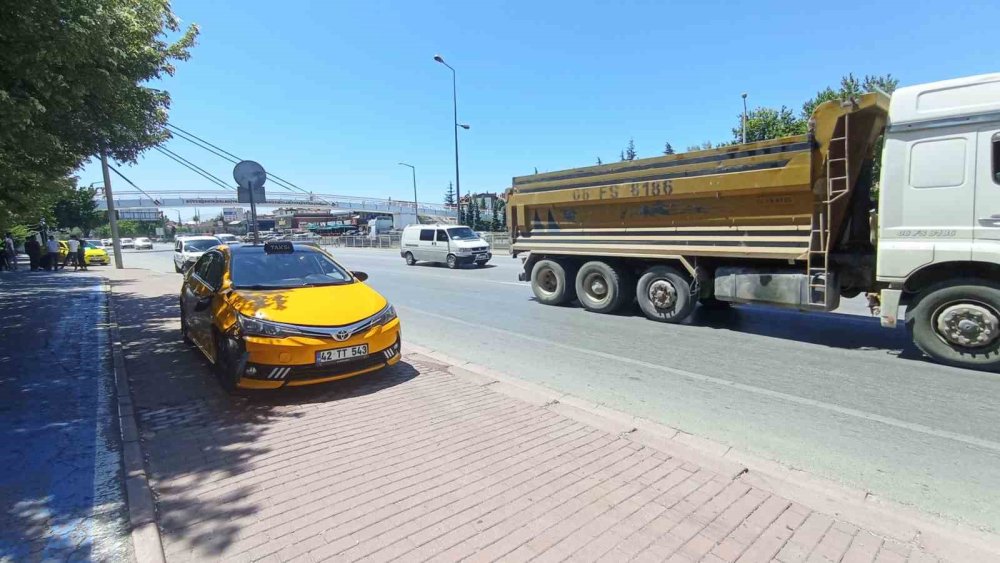 Konya'da yaya üst geçidi yerine caddeden geçmek isteyen kişi hayatını kaybetti