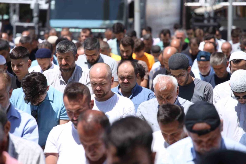 Konya’da İsmail Haniye ve hayatını kaybeden Filistinliler için gıyabi cenaze namazı