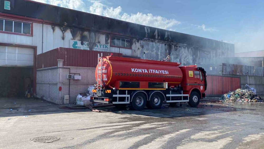 Konya’da yanan fabrikada büyük hasar var! Olay yerinden görüntüler