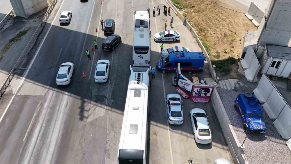 43 ilin geçiş güzergahında sıkı denetim... Tek tek durduruldu