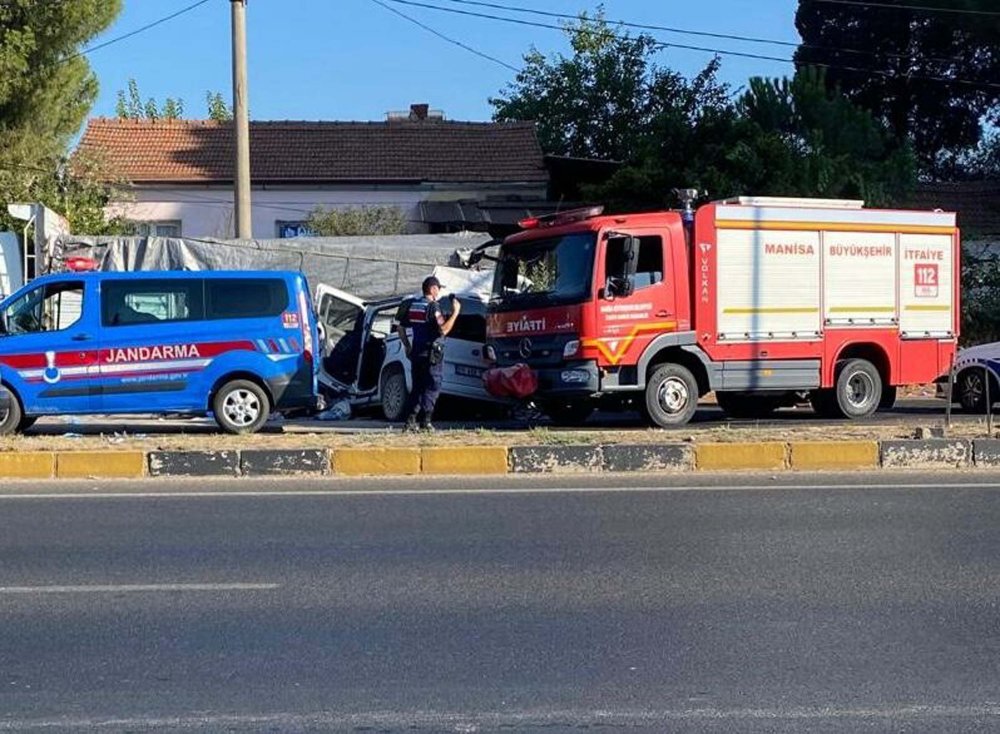 Manisa'da feci kaza: 4 ölü, 3 ağır yaralı