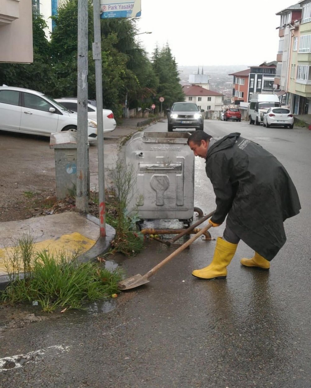 Sağanak hayatı olumsuz etkiledi