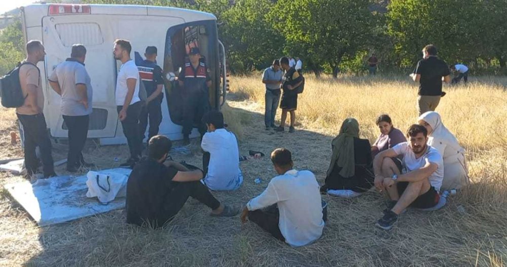 Malatya'da yolcu otobüsü devrildi; 3'ü ağır 22 yaralı