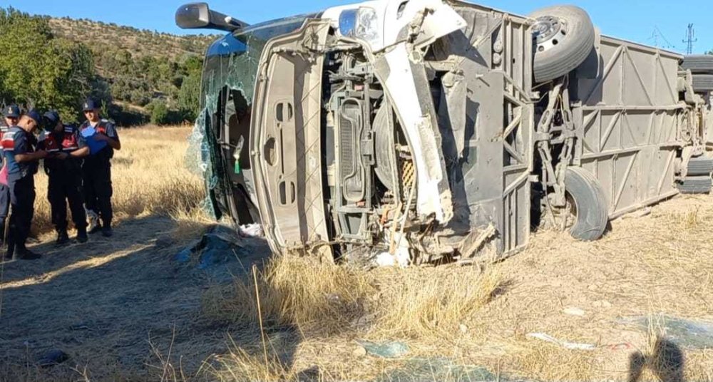 Malatya'da yolcu otobüsü devrildi; 3'ü ağır 22 yaralı