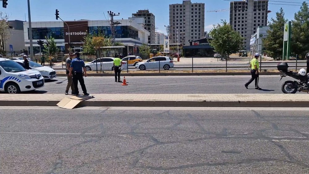 Yaya geçidinde otomobilin çarptığı kadın öldü