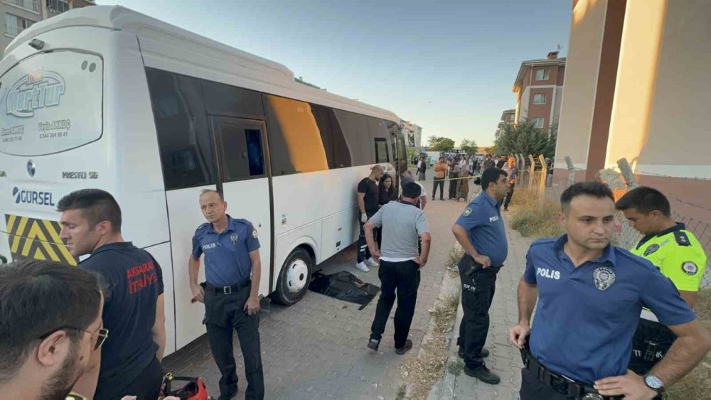 Aksaray’da anneanne ve torunu servis minibüsü altında kalarak can verdi