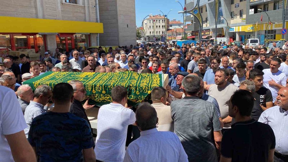 Konya'da acı veda, 19 yaşındaki genç son yolculuğuna uğurlandı