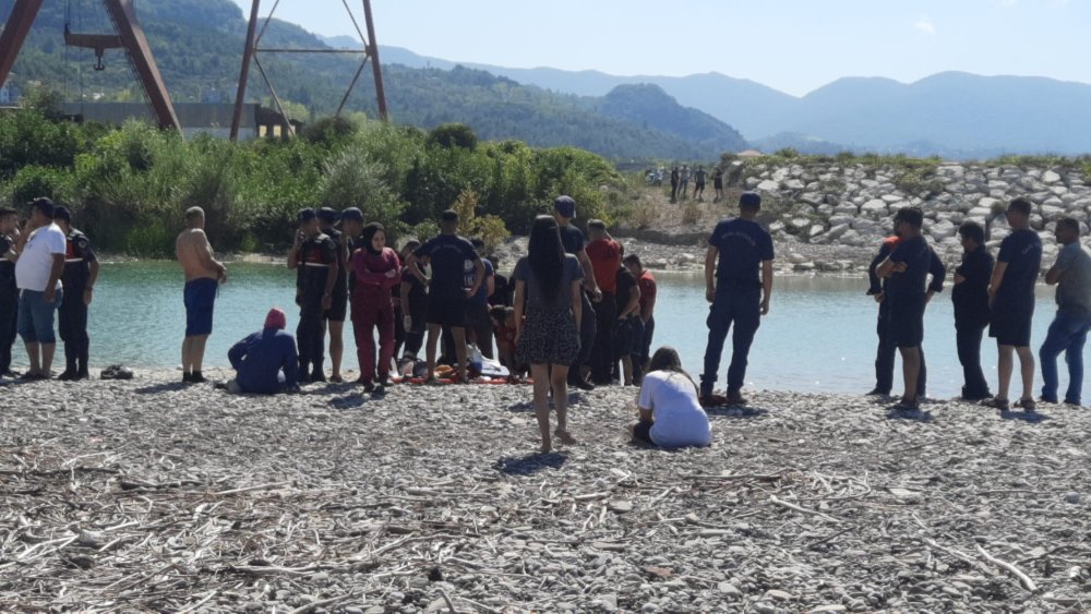 Yusuf, serinlemek için girdiği derede boğuldu