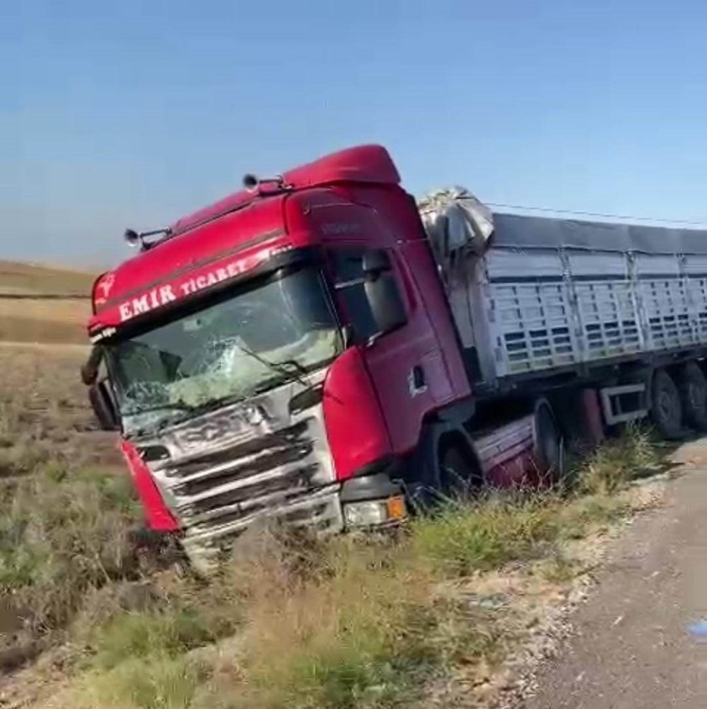 Konya'da tır ile minibüs çarpıştı: 1 ölü, 5 yaralı