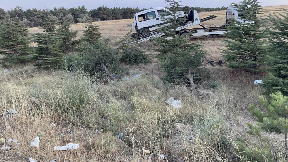 Şarampole yuvarlanan hafif ticari aracın sürücüsü öldü