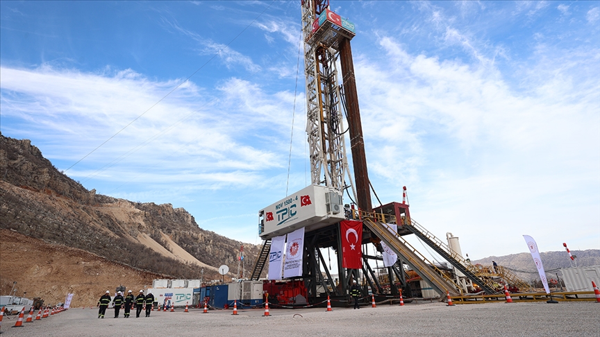 turkiye-petrol-ve-dogal-gaz-uretiminde-rekora-imza-atti.jpg