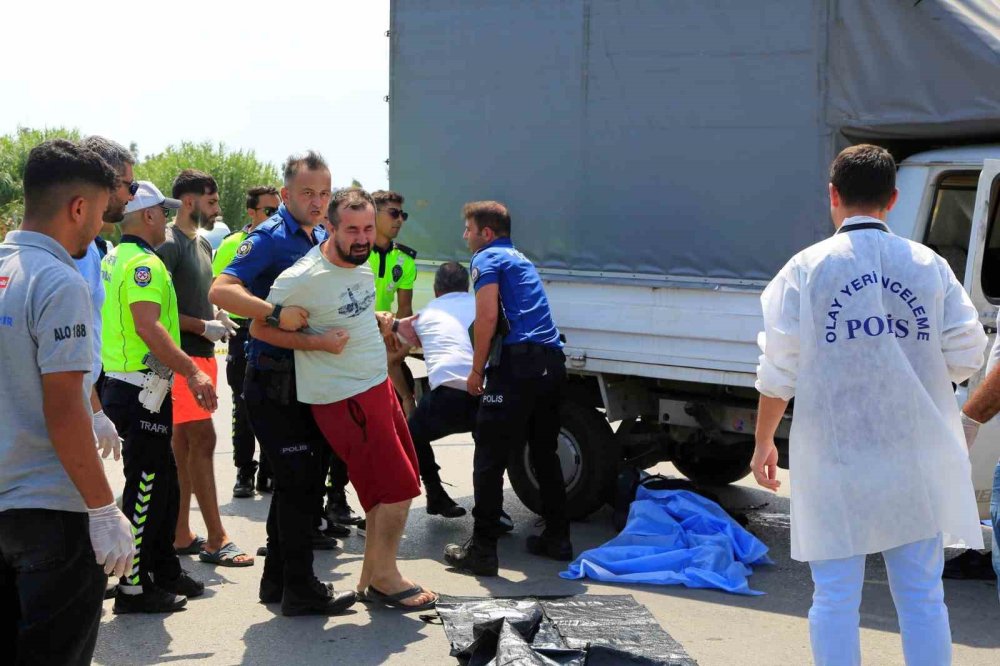 Antalya'da kamyonetin altında kalan motosiklet sürücüsü hayatını kaybetti