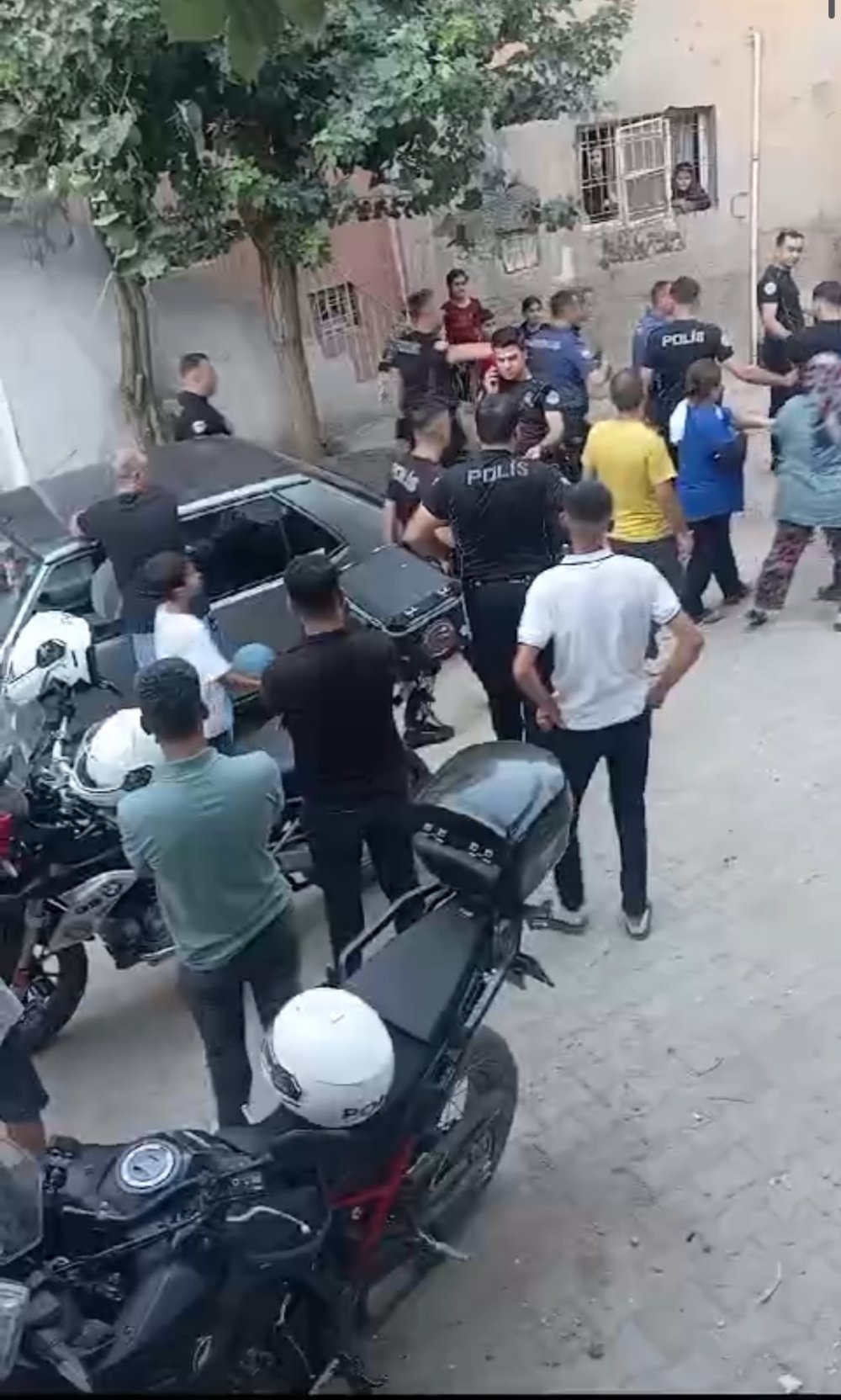 İşkence iddiasıyla gözaltına alındı, linçten polis kurtardı