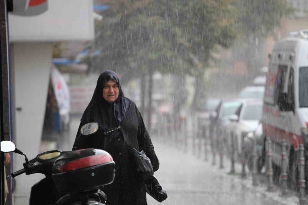 Konya’da aniden bastıran sağanak etkili oldu