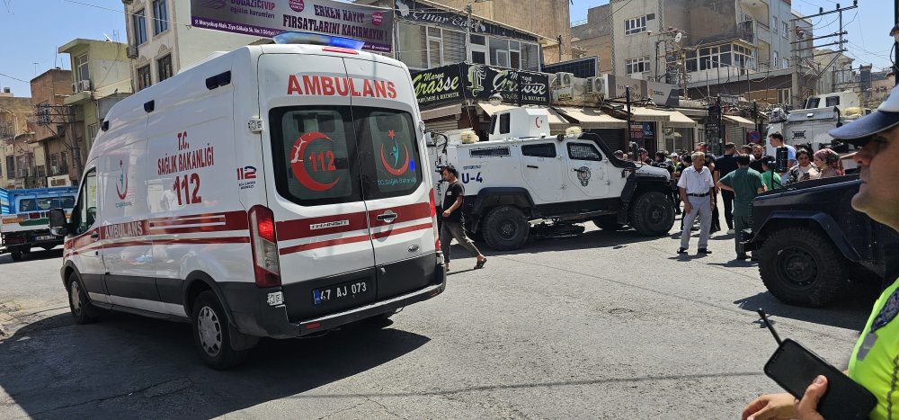 Zırhlı polis aracıyla çarpışan motosikletin sürücüsü yaralandı